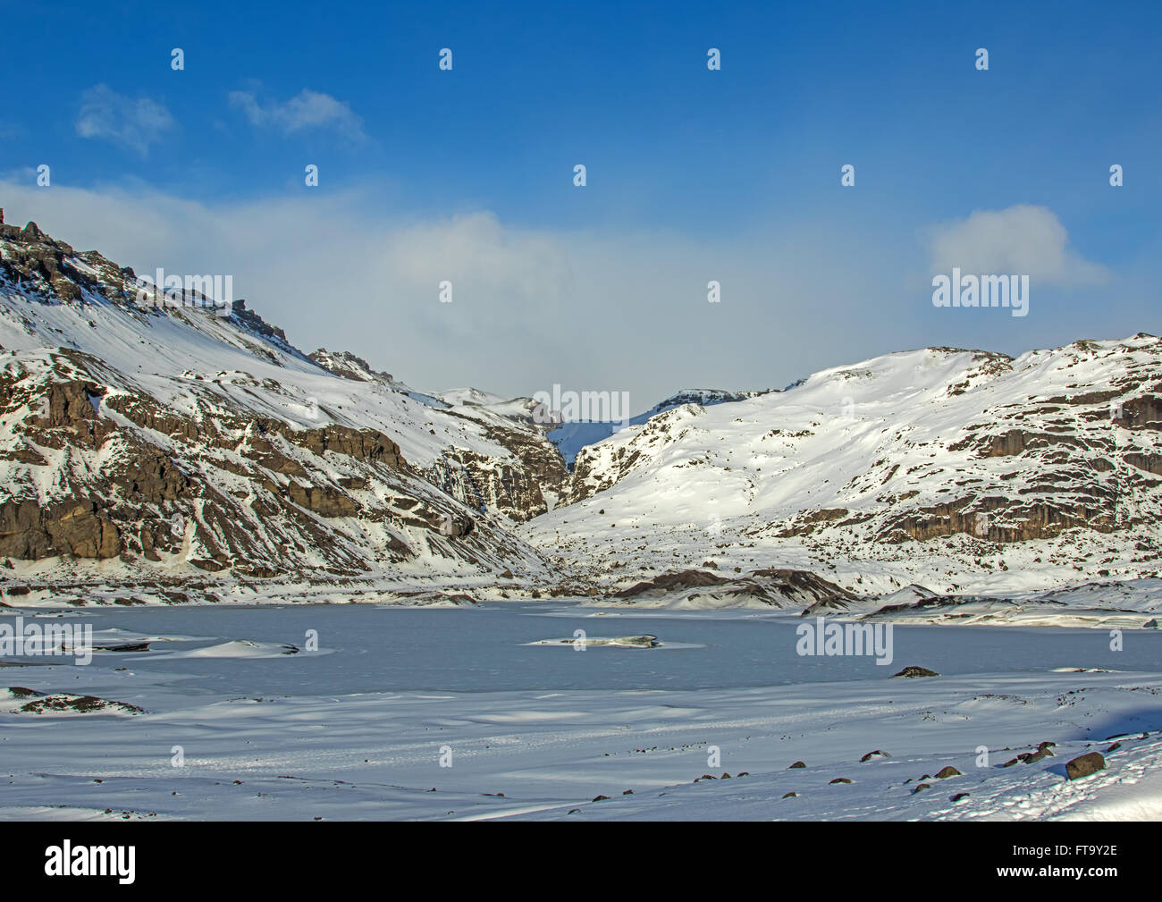 Congelati Lago glaciale di fronte del ghiacciaio Solheimajokull Foto Stock