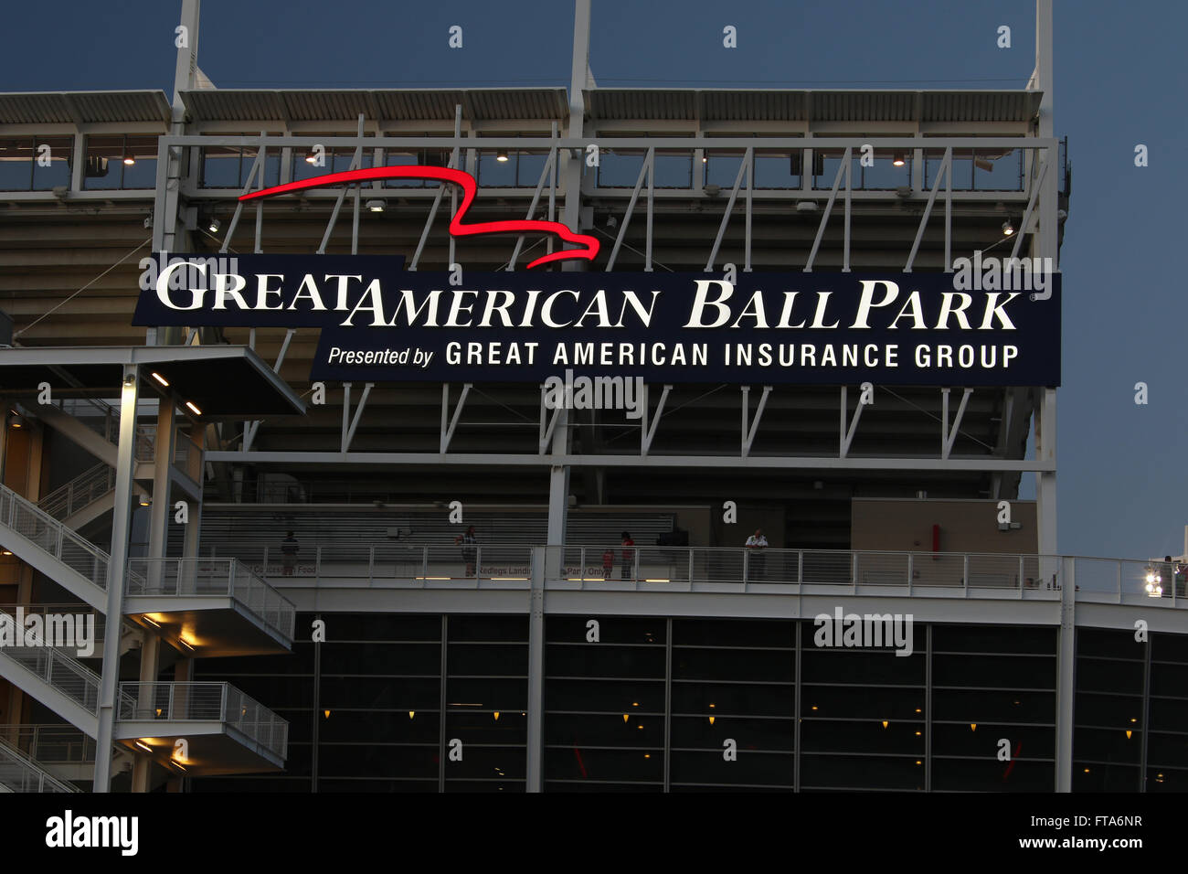 Great American Ball Park presentato dal Great American Insurance Group segno sul Baseball Stadium. Cincinnati, Ohio, Stati Uniti d'America. Foto Stock