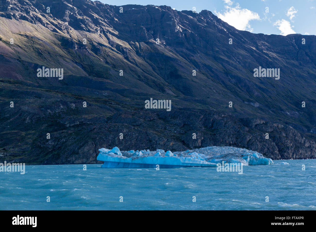 Lago Argentino in Patagonia Argentina Montagne Foto Stock