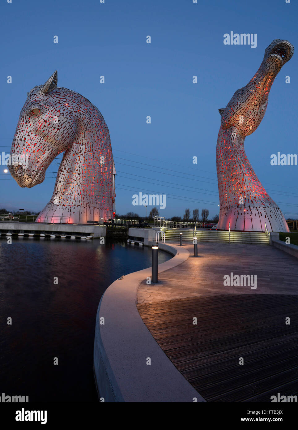 Il Kelpies presso il Parco di elica a Falkirk, Scozia, grande coppia di sculture equina nel mondo da artista Andy Scott. Foto Stock
