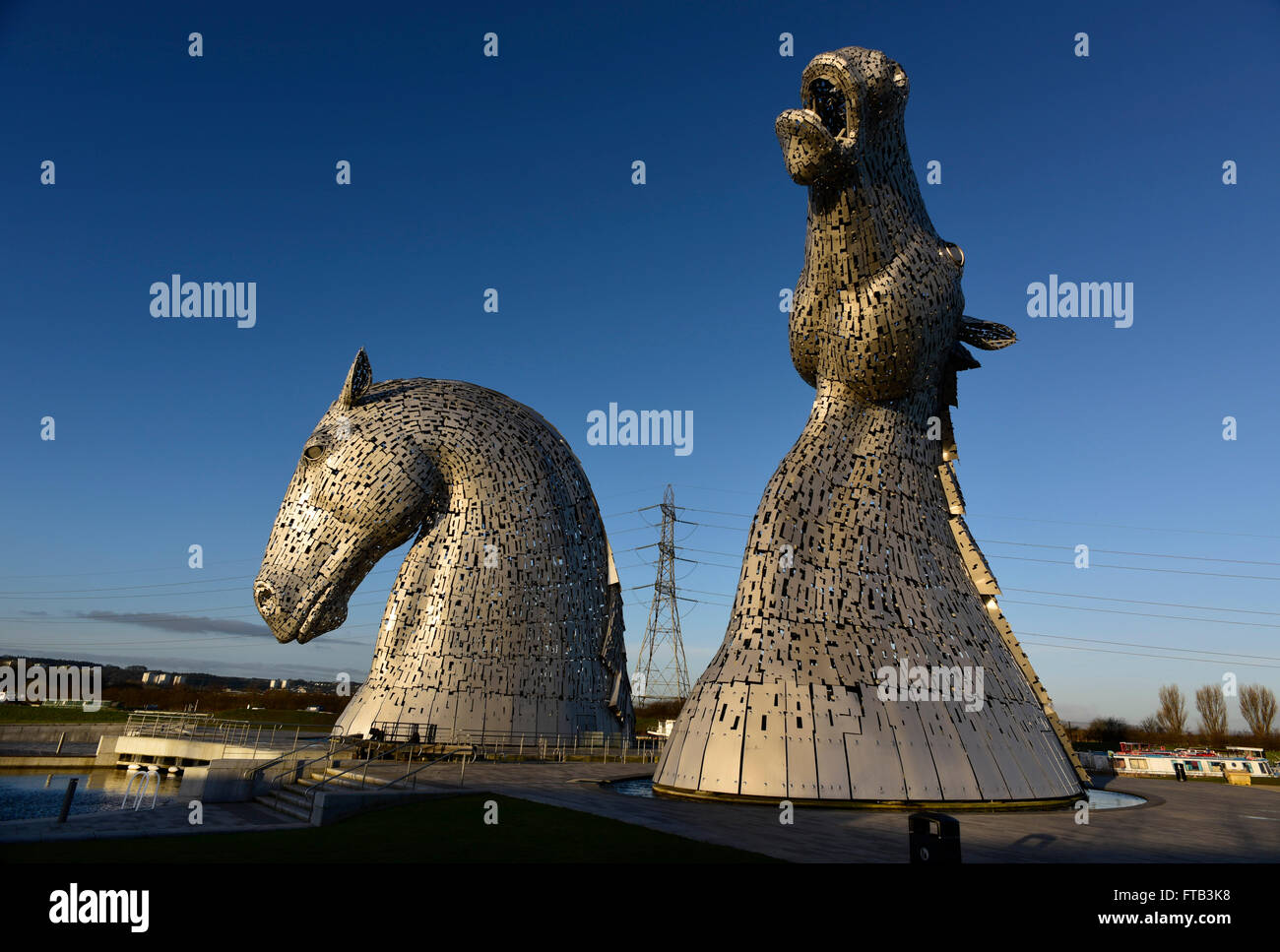 Il Kelpies presso il Parco di elica a Falkirk, Scozia, grande coppia di sculture equina nel mondo da artista Andy Scott. Foto Stock