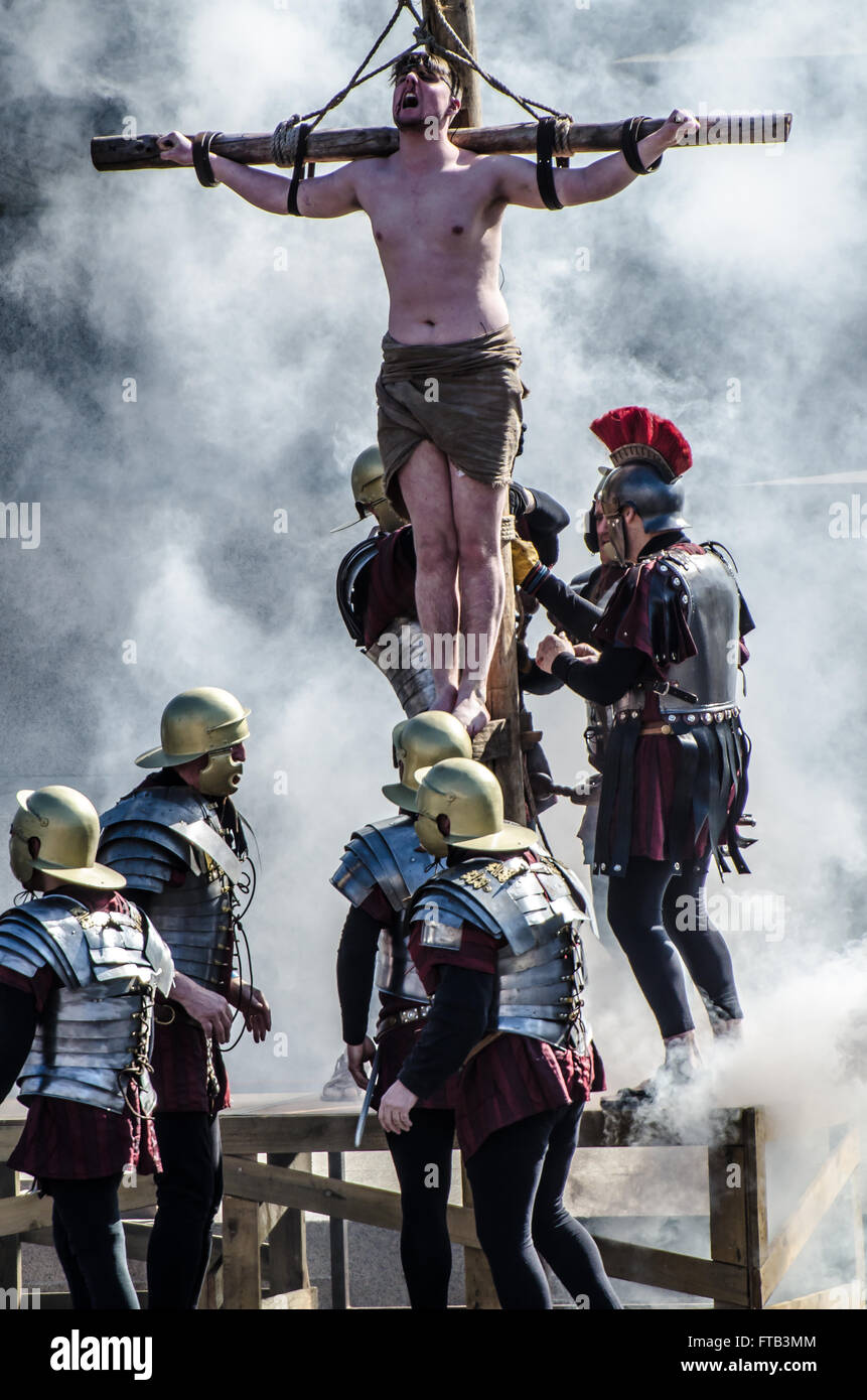 Buona Pasqua il venerdì santo la Wintershall cast ritratto la passione e la risurrezione di Gesù Cristo in Trafalgar Square, London, Regno Unito Foto Stock