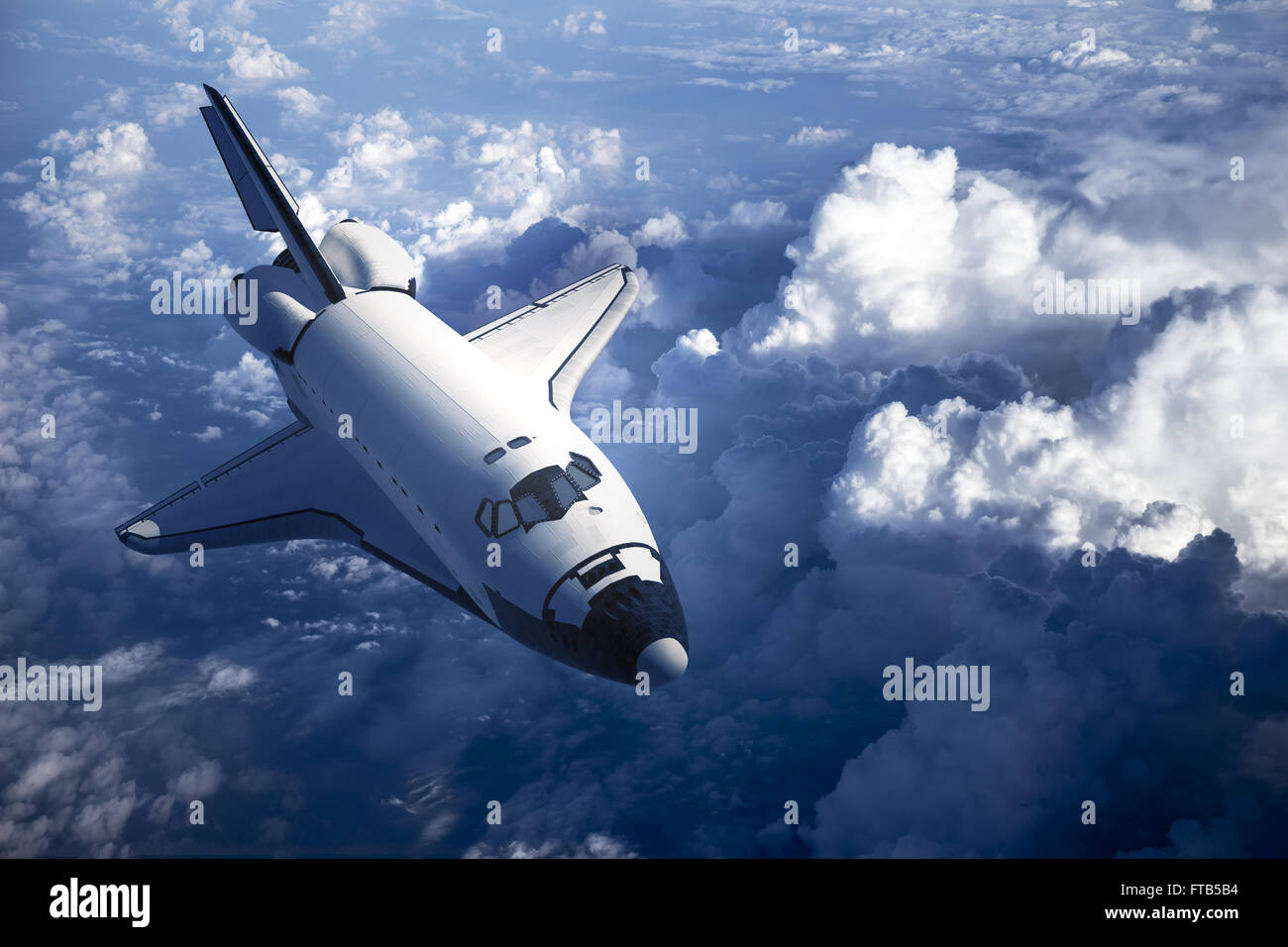 Space Shuttle di sbarco nelle nuvole Foto Stock