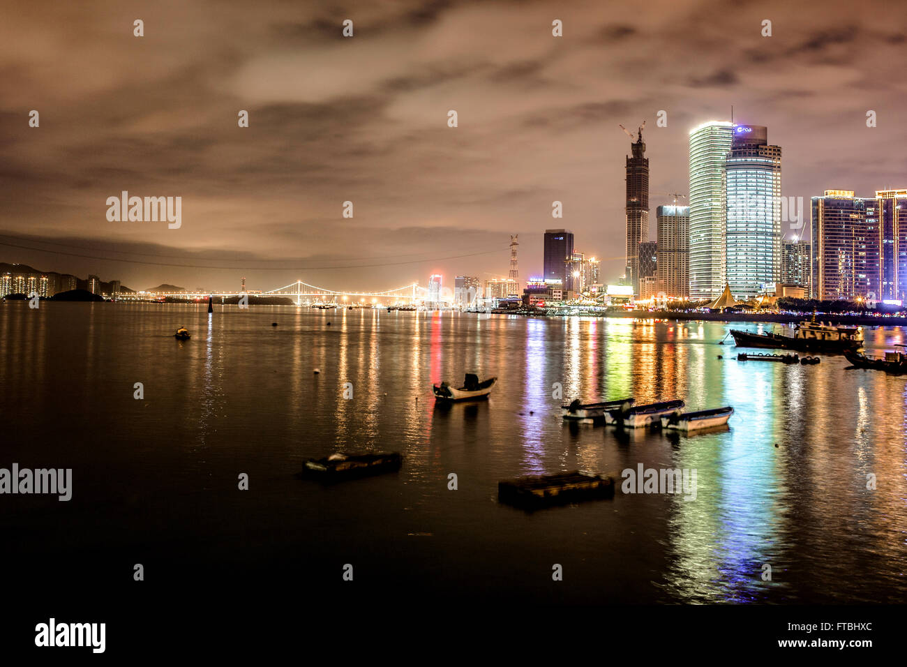 La città di xiamen scena notturna, molto affascinante Foto Stock