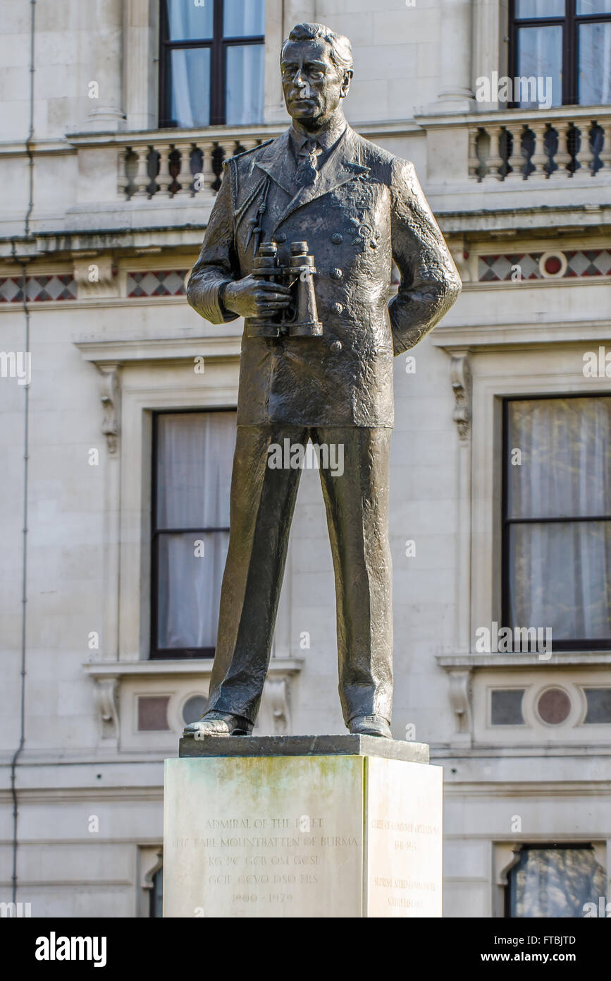 La statua di Earl Mountbatten è una statua di bronzo all'aperto dell