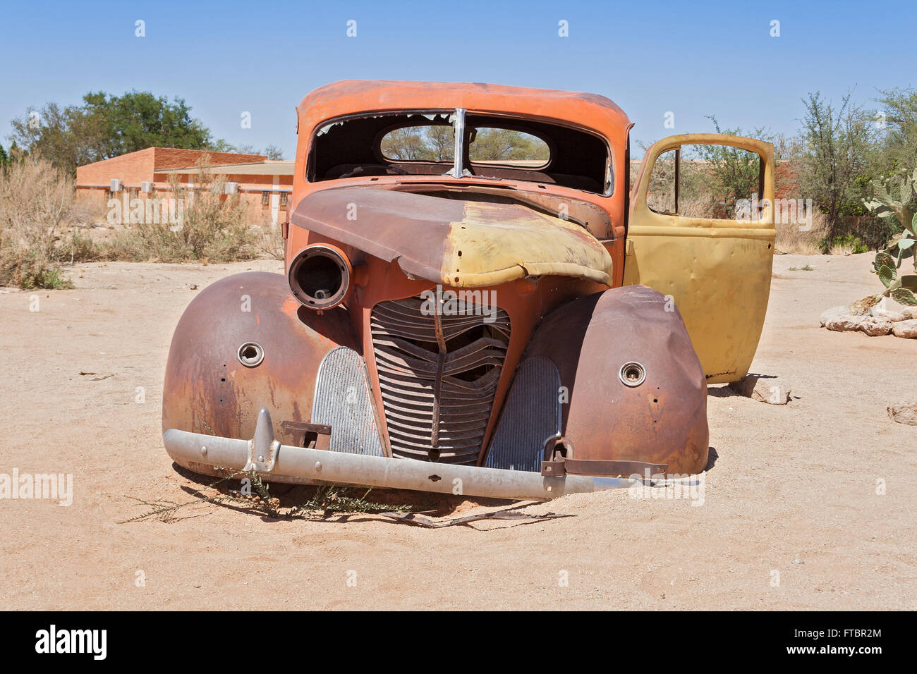 Vecchio arrugginito auto in Namibia Foto Stock