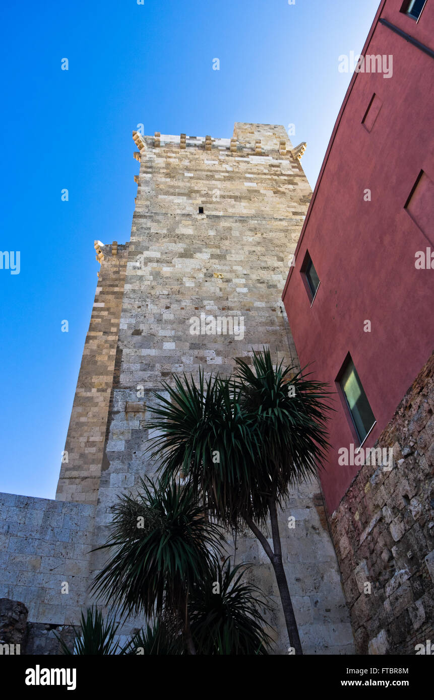 Torre dell'elefante o Torre dell'Elefante in Castello distretto centrale, Cagliari, Sardegna Foto Stock