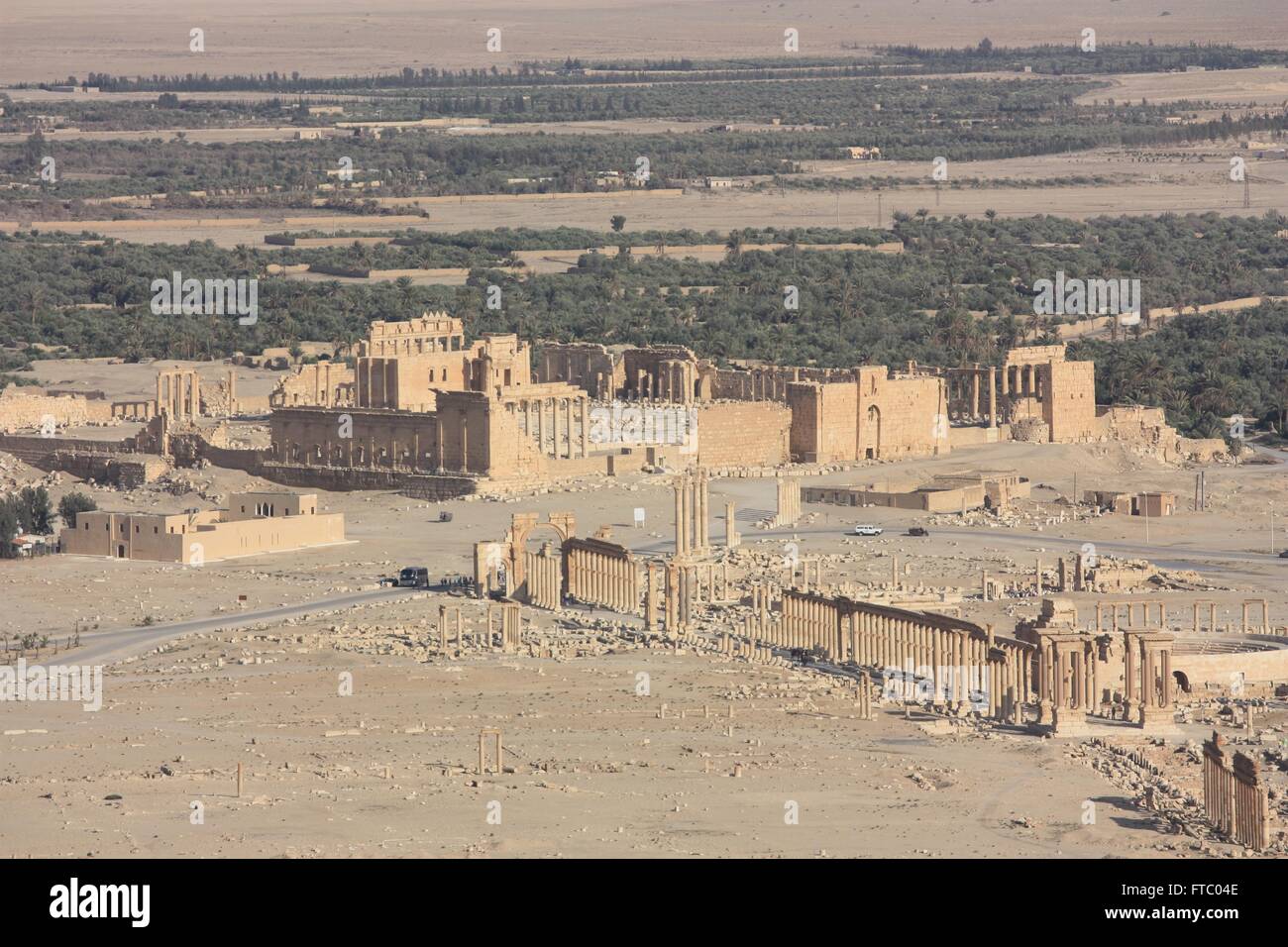 Rovine di Qalaat Ibn Maan, Tempio di Bel e asse colonnato nell'antica città semitica di Palmyra 12 maggio 2009 nell'attuale Tadmur, Homs, Siria. Reperti archeologici data la città al periodo neolitico e ha segnalato di essere stato distrutto da uno Stato islamico militanti in 2015. Foto Stock