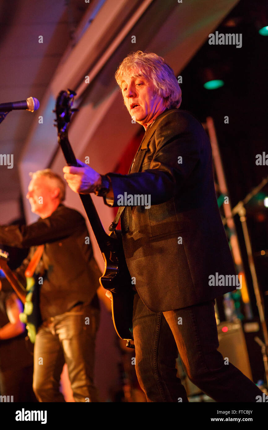 Nantwich, Cheshire, Regno Unito. 26 marzo, 2016. FM eseguire live a Nantwich Sala Civica durante il Nantwich Jazz, Blues e il Festival di musica. Credito: Simon Newbury/Alamy Live News Foto Stock