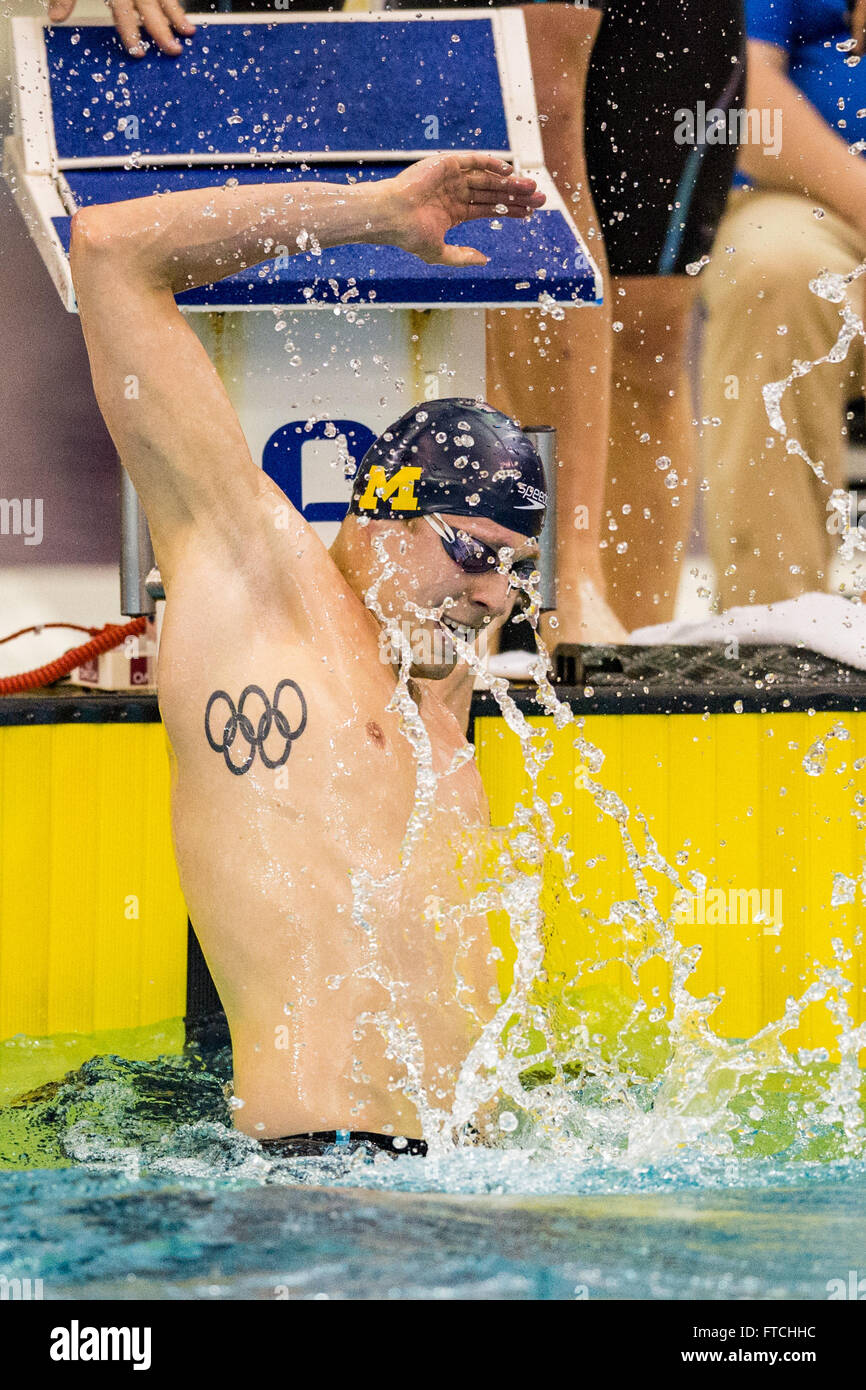 Il relè del Michigan team durante il NCAA maschile di nuoto e immersioni subacquee campionato sabato 26 marzo, 2016 presso la Georgia Tech Campus Recreation Centre in Atlanta, GA. Giacobbe Kupferman/CSM Foto Stock