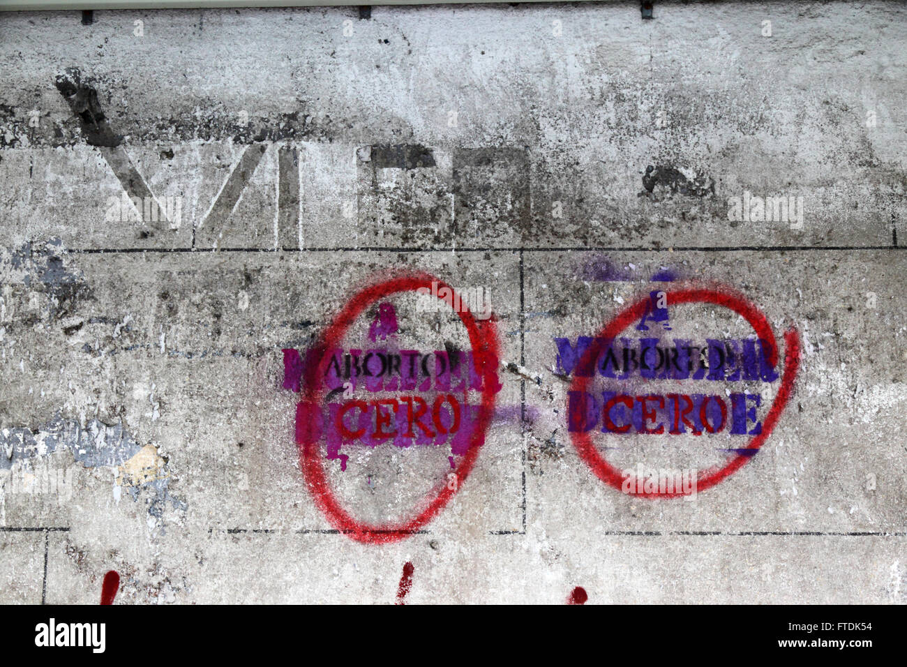Graffiti a favore di leggi più severe contro l'aborto su parete, Vigo, Galizia, Spagna Foto Stock