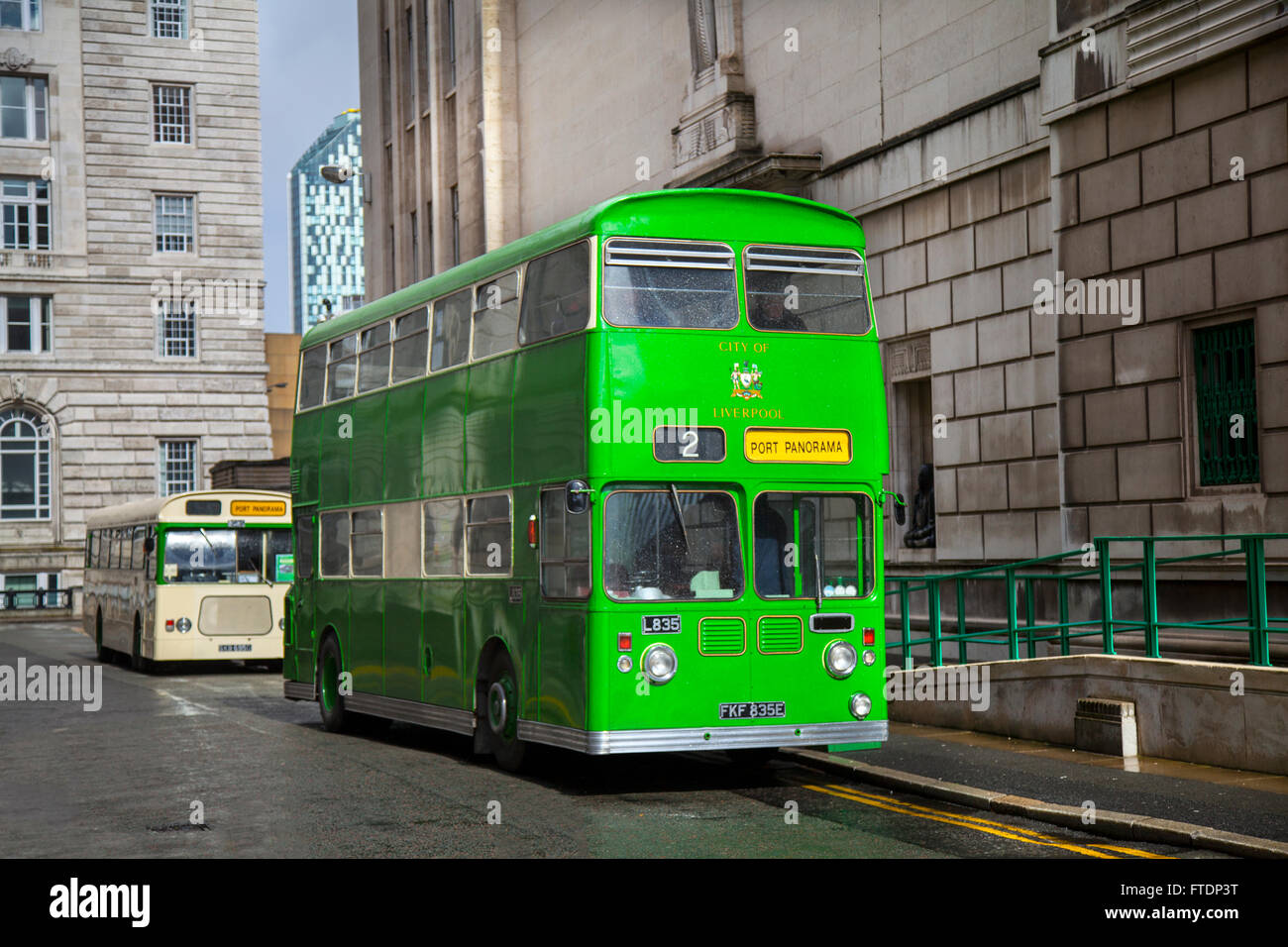 1967 verde 9800cc Liverpool Corporation bus L835 (FKF 835E), 60s MMT Atlantean, Merseyside, Regno Unito Foto Stock