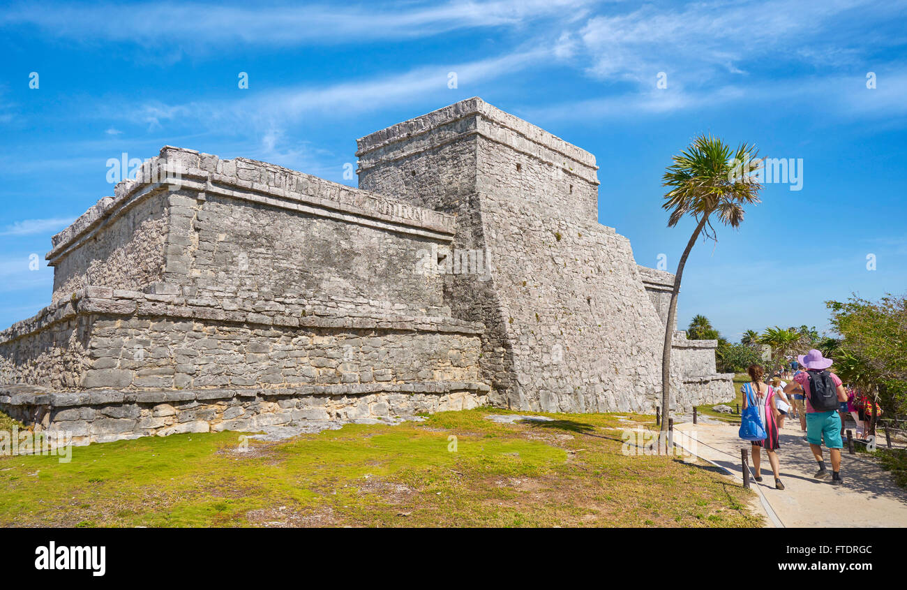 Le antiche rovine Maya, tempio principale di Tulum, la penisola dello Yucatan, Messico Foto Stock