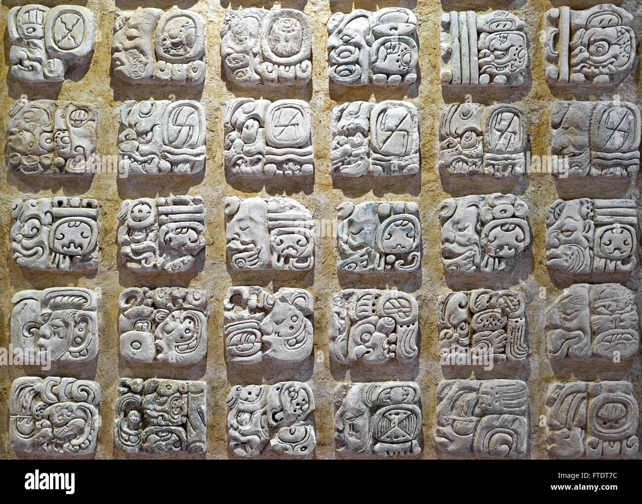 Maya sistema di scrittura, Palenque Museo Archeologico, Chiapas, Messico Foto Stock