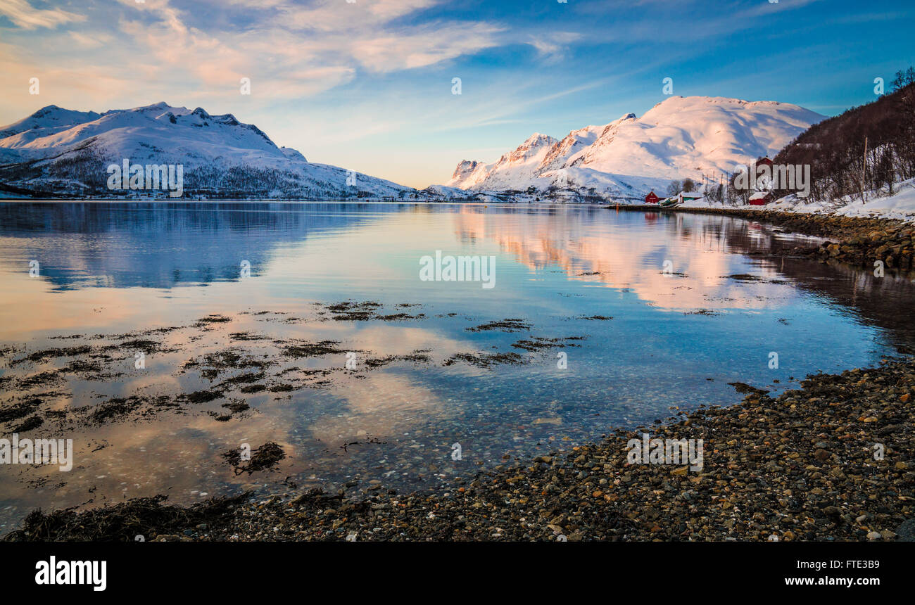 Paesaggio Innevato in Kaldfjord, Kvaløya, Norvegia Foto Stock