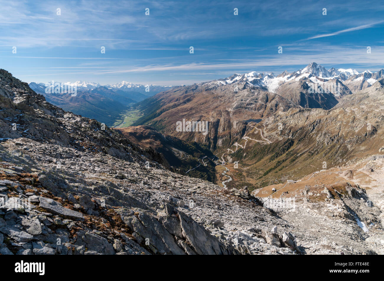 Sul lato meridionale del Passo del Grimsel nelle Alpi svizzere e Obergoms, la parte più alta della Valle del Rodano. Vallese, Svizzera. Foto Stock