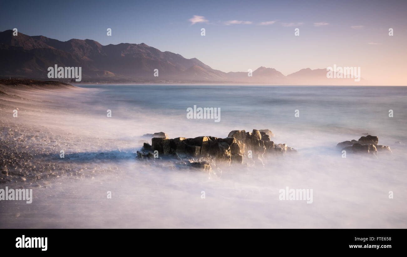 Alba sulla costa a Kaikoura Foto Stock