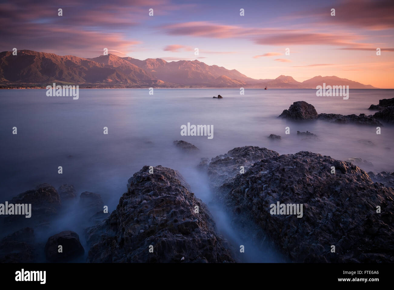 Alba sulla costa a Kaikoura Foto Stock