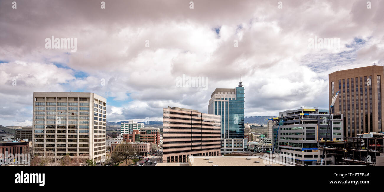 Nuvole e gli edifici di Boise Idaho con vista del palazzo di capitale Foto Stock