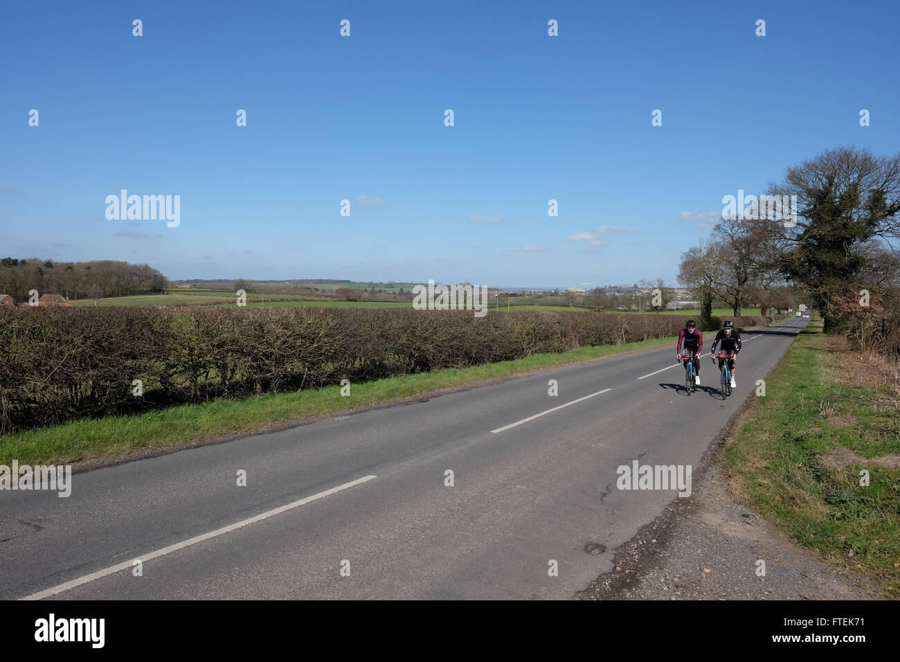 Persone in bicicletta con il Nottinghamshire campagna Foto Stock