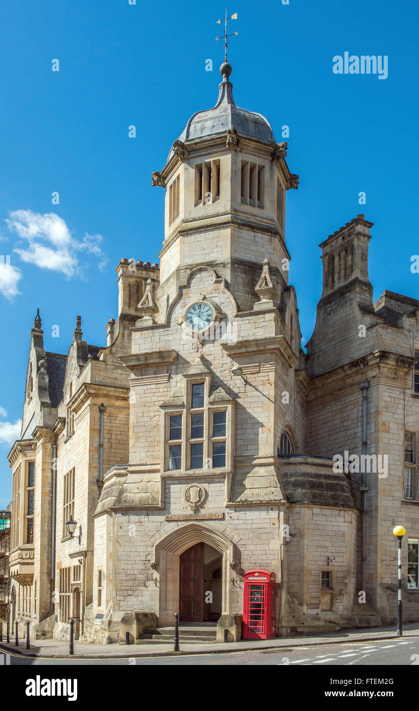 Il San Tommaso più Chiesa cattolica nella città rurale di Bradford on Avon nel Wiltshire su una chiara e giornata di sole. Foto Stock