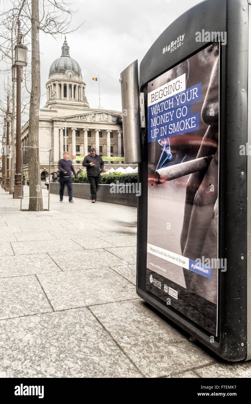 Controverso anti accattonaggio inserzioni da Nottingham City Council (manodopera) in congiunzione con il Nottinghamshire polizia. nottingham Foto Stock