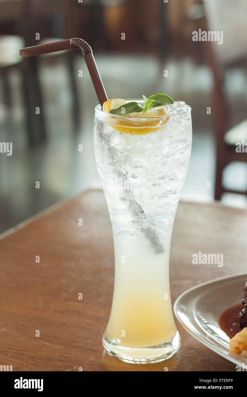 Bicchiere di miele ghiacciata soda al limone, stock photo Foto Stock