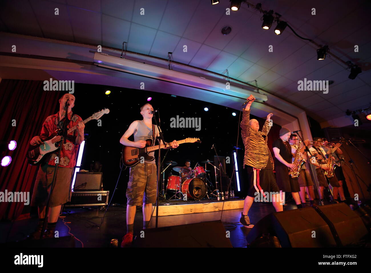 Nantwich, Cheshire, Regno Unito. Marzo 28th, 2016. Buster del bloodvessel le cattive maniere eseguire live a Nantwich Civic Center durante il ventesimo Nantwich Jazz, Blues e il Festival di musica. Credito: Simon Newbury/Alamy Live News Foto Stock