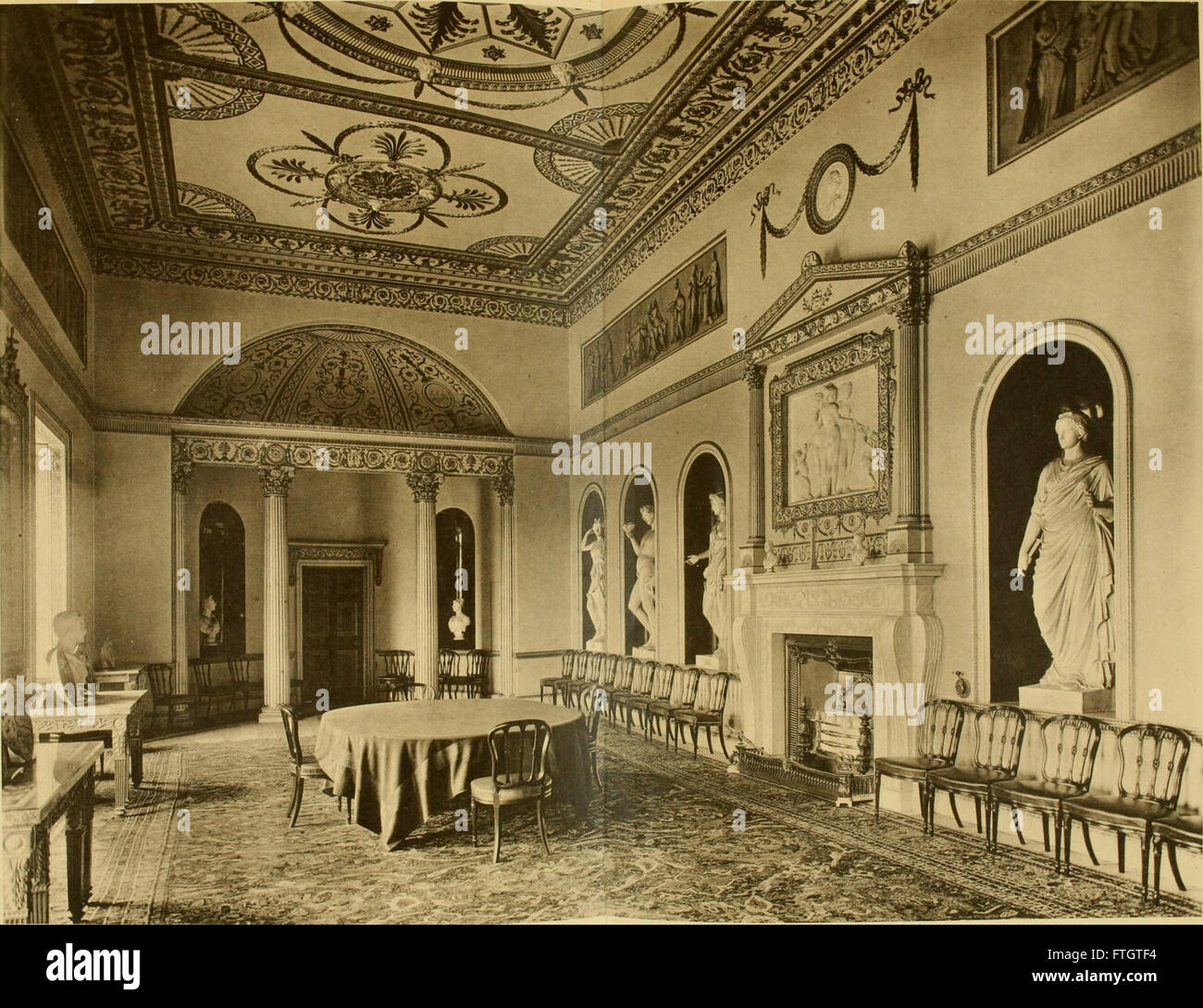 Robert Adam e i suoi fratelli; la loro vita, di lavoro e di influenza sulla architettura inglese, decorazione e arredamento (1915) Foto Stock