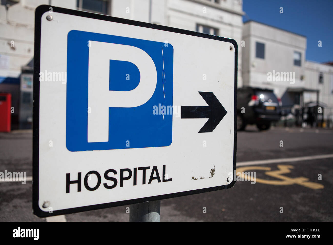 Segno per ospedale parco auto Foto Stock