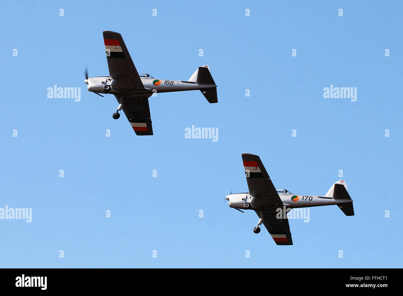 EI-HFC (170) e EI-HFA (168) dell'Irlandese volo storico, durante il team di visualizzare all'Airshow scozzese nel 2015 Foto Stock