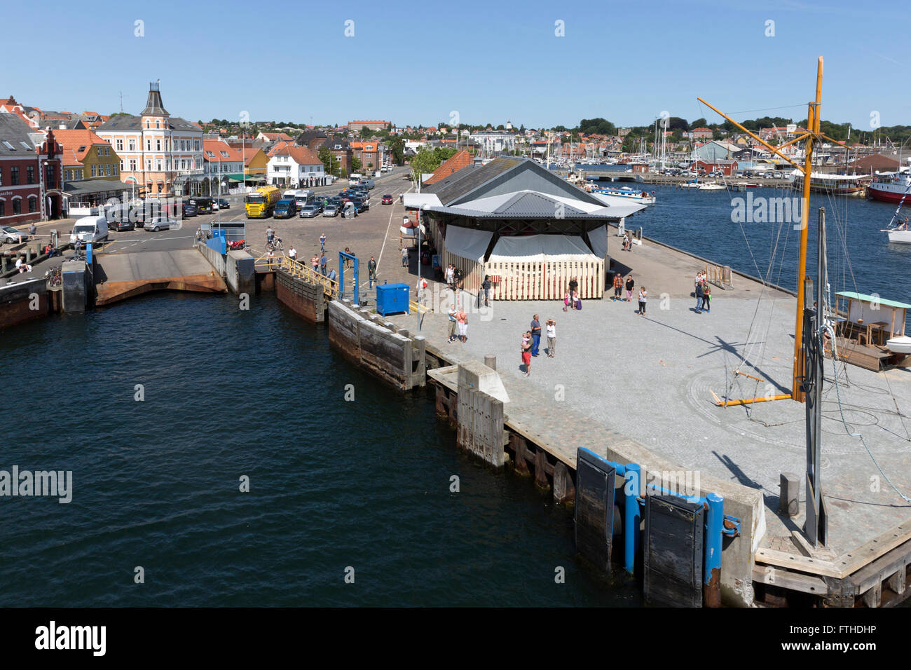 Dock e piattaforma per un traghetto passeggeri a Svendborg, Danimarca Foto Stock