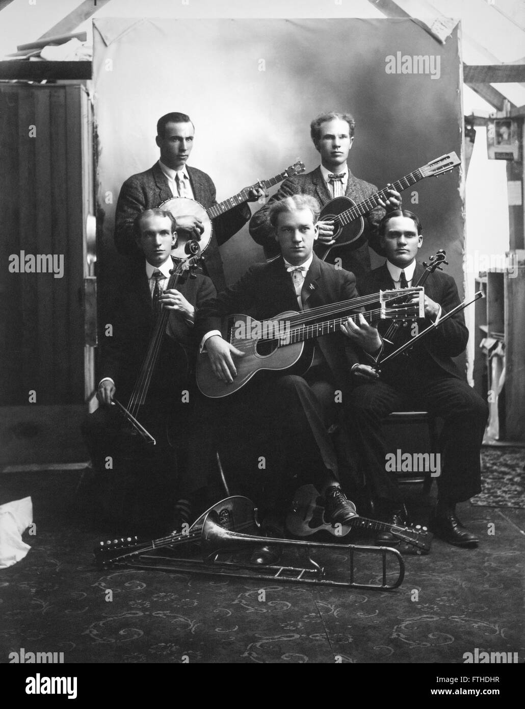 Studio storico foto di un quintetto negli Stati Uniti ca: 1900 Foto Stock