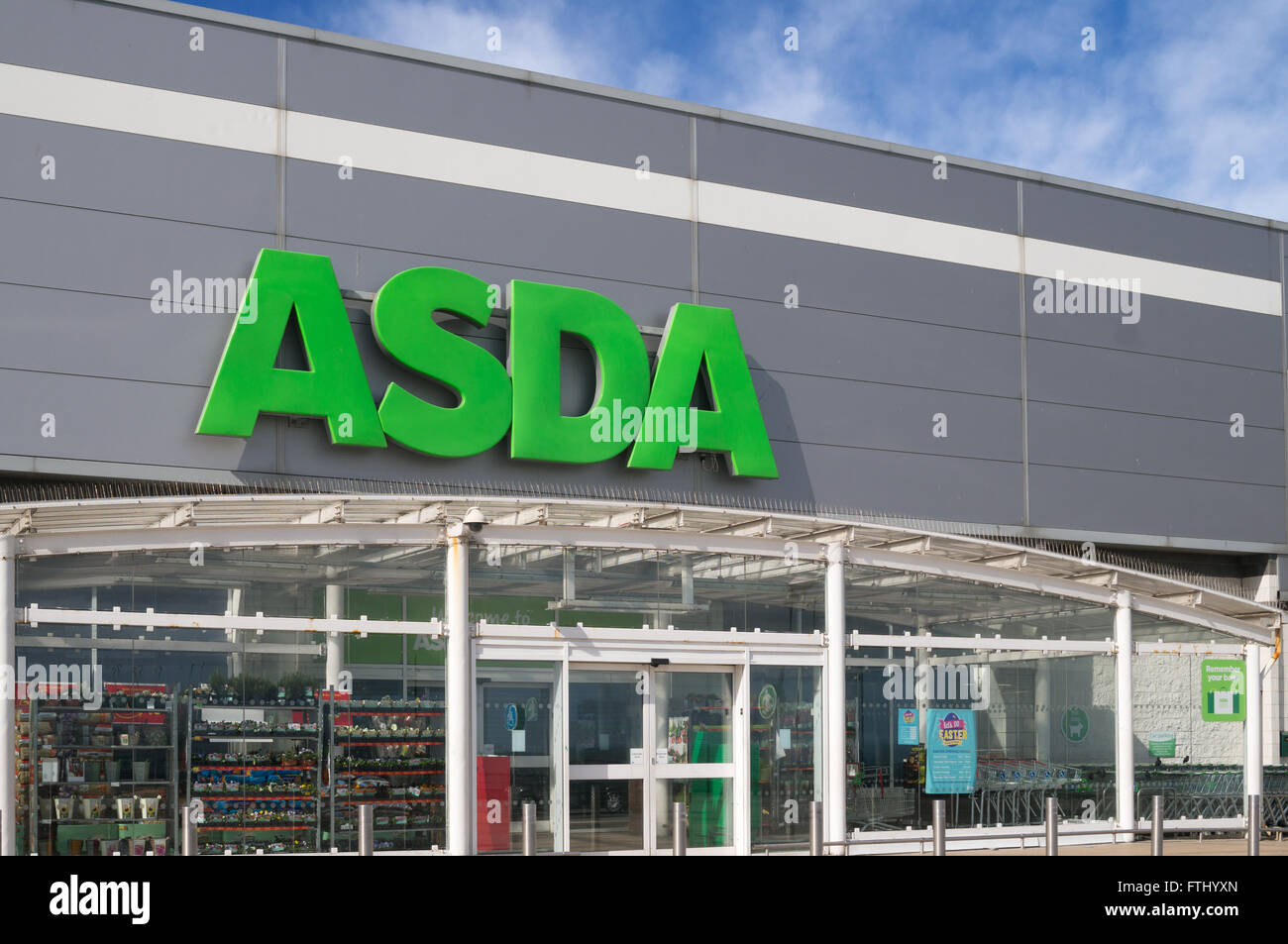 Ingresso a la ASDA superstore a Seaham, North East England, Regno Unito Foto Stock