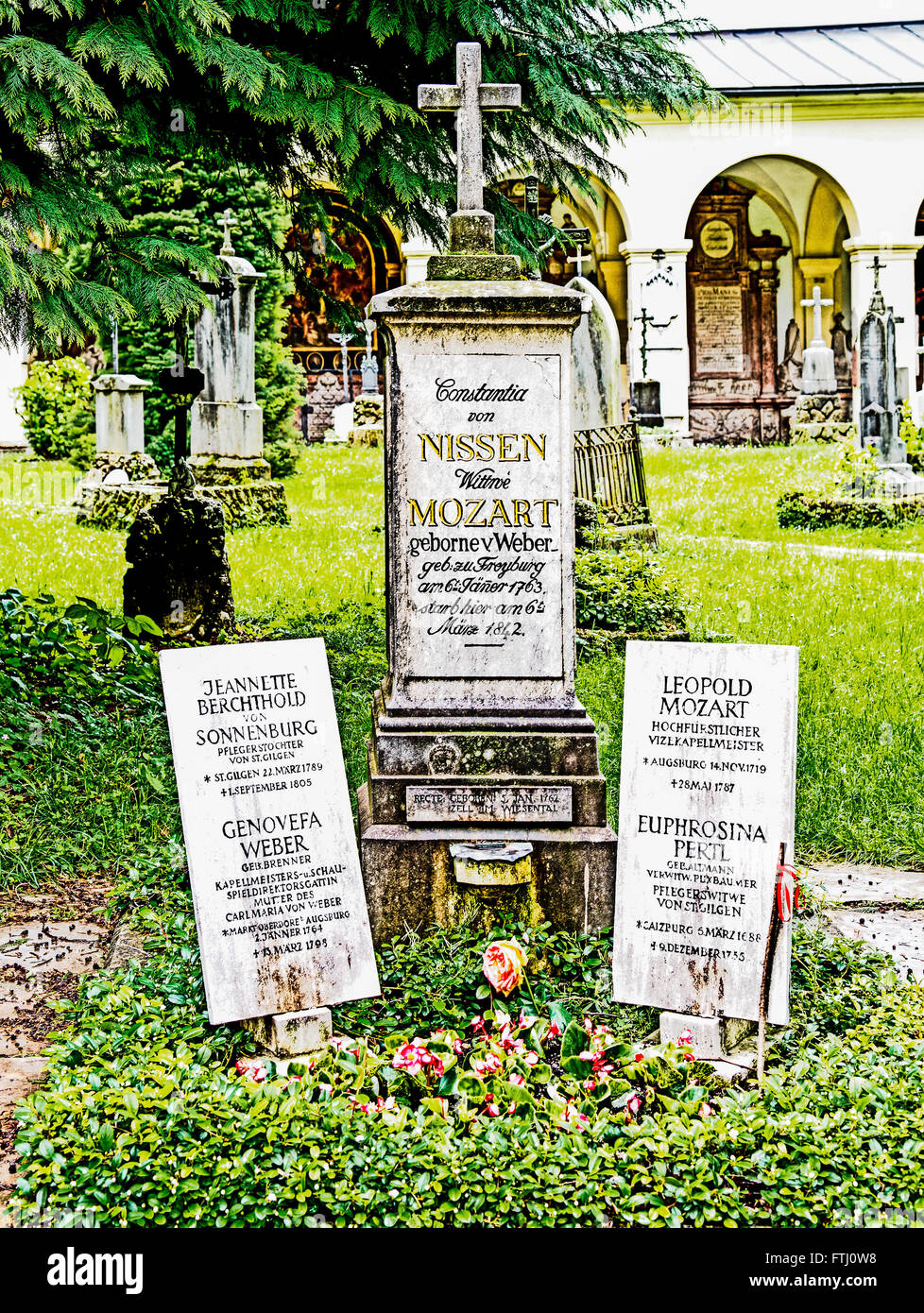 Tomba di Constanze e Leopold Mozart, la moglie e il padre di Wolfgang Amadeus Mozart in San Sebastian sagrato, Salisburgo, Foto Stock