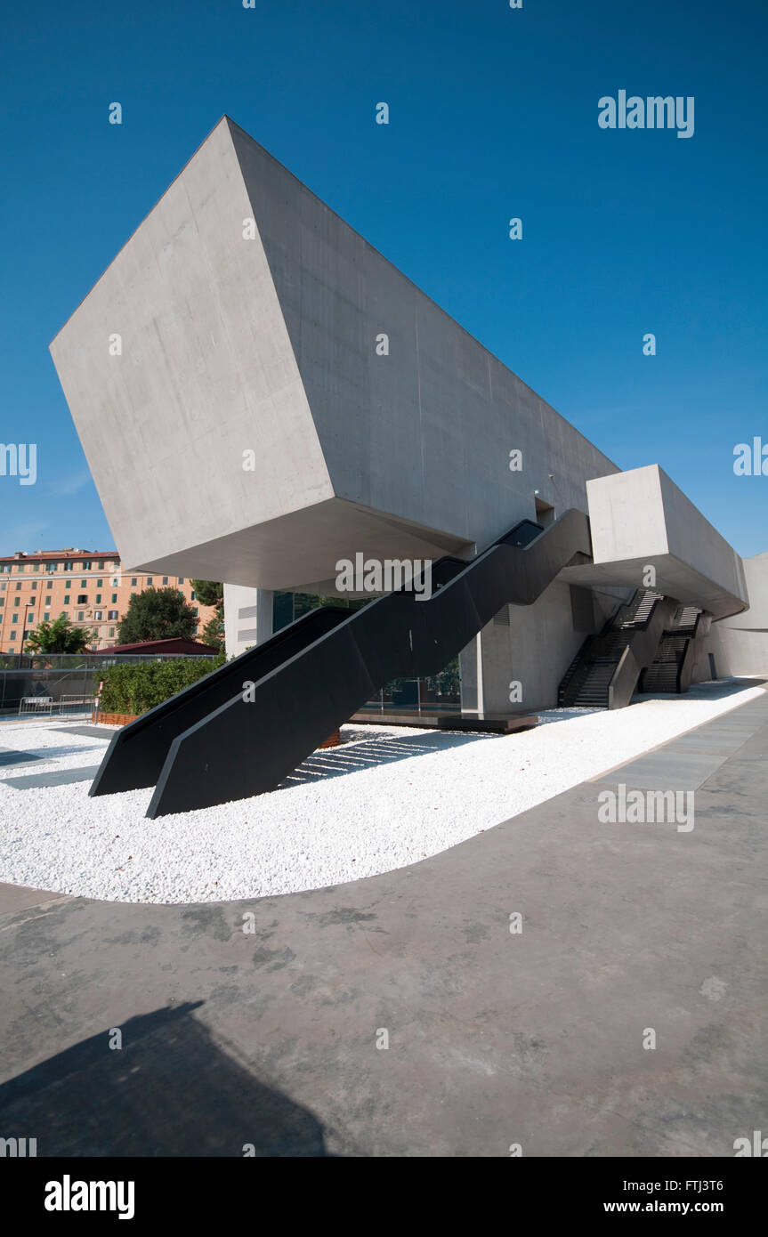 maxxi-rome-zaha-hadid-immagini-e-fotografie-stock-ad-alta-risoluzione