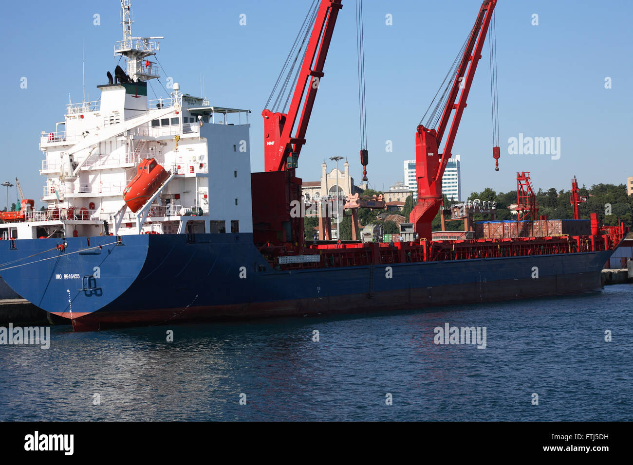 Istanbul, Turchia - Luglio 7, 2015: primo piano della nautica spedizione nave in porto Foto Stock