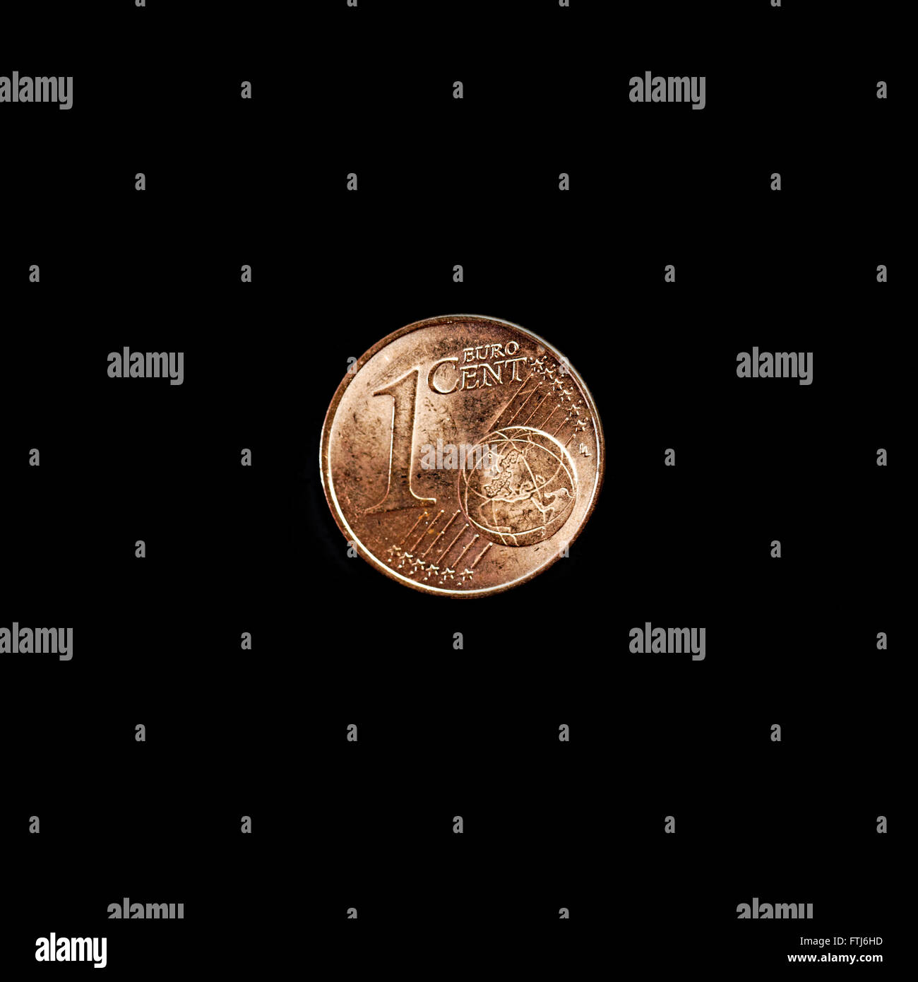 1 cent di Euro su sfondo nero Foto Stock