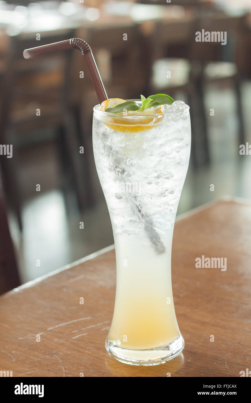 Bicchiere di miele ghiacciata soda al limone, stock photo Foto Stock