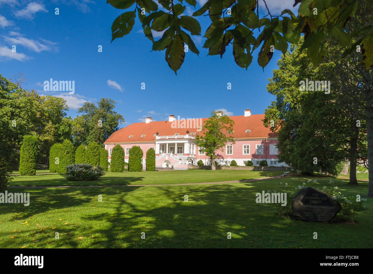 Esterno e parco di Sagadi manor. Un rococò stile di Manor House è stato costruito nel 1749-1753. Foto Stock