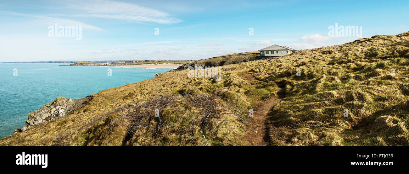 Una vista panoramica della costa intorno a Newquay visto da Pentire Est, Cornwall. Foto Stock