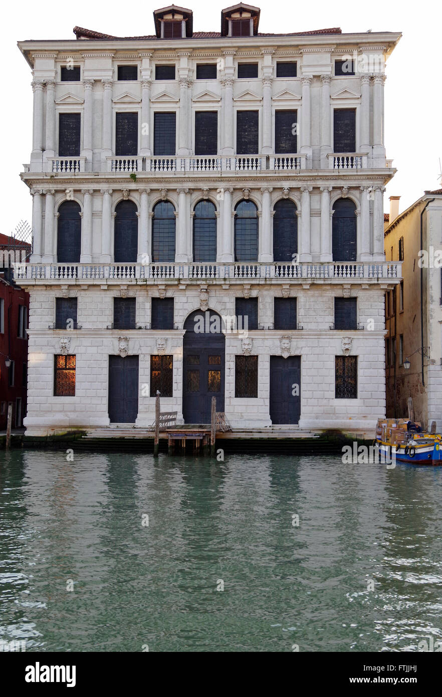 Il Palazzo Corner della Regina, un imponente palazzo del XVIII secolo sul Canal Grande a Venezia, Italia Foto Stock