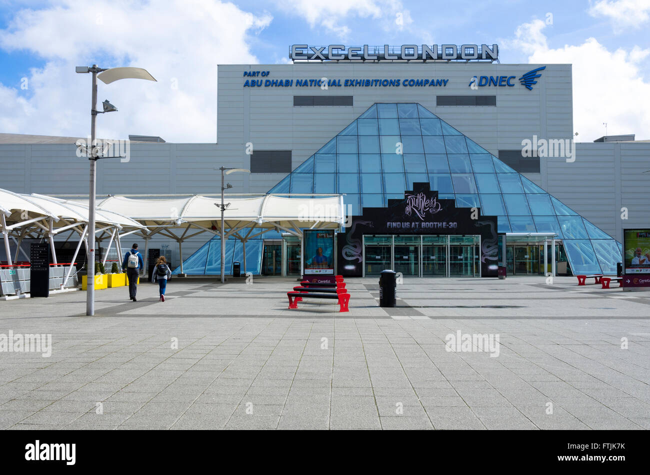 Un'immagine dell'ingresso ovest del London Excel Centre. Foto Stock