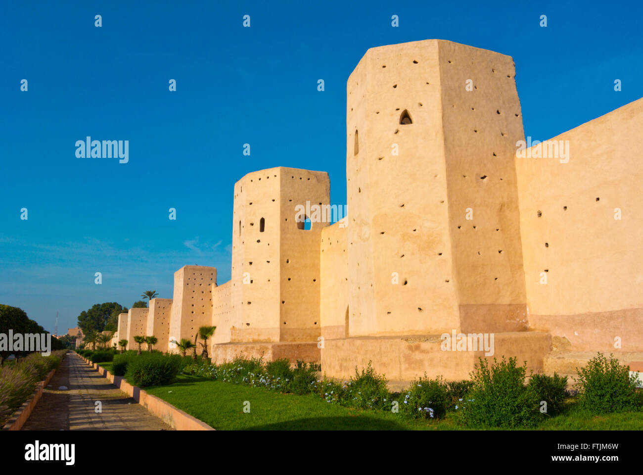 Mura difensive, dietro Cyber park, Boulevard Al Yarmouk, Marrakech, Marocco, Africa settentrionale Foto Stock