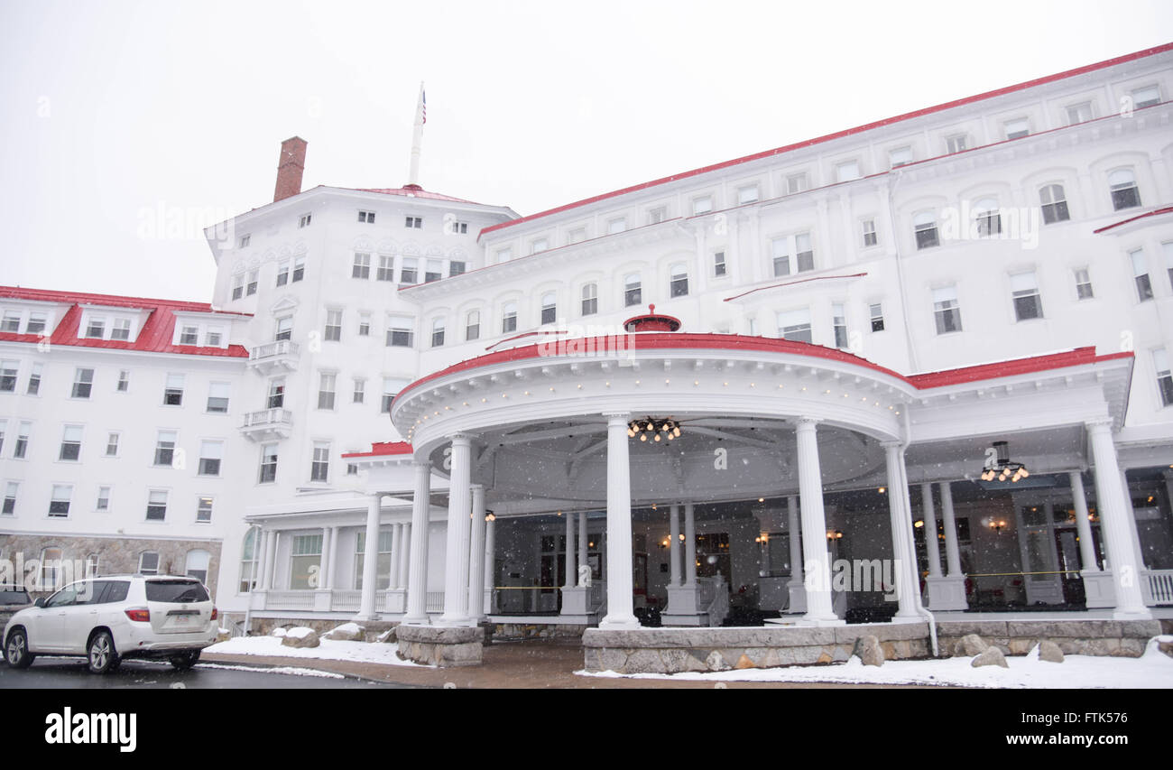 (160330) -- BRETTON WOODS, Marzo 30, 2016 (Xinhua) -- foto presa nel febbraio 10, 2016 mostra il Mount Washington, situato a Bretton Woods, gli Stati Uniti. Gli articoli di accordo per la creazione del Fondo monetario internazionale (FMI) sono stati firmati in questa sala nel luglio 1944. I delegati provenienti da 44 nazioni si sono riuniti a Bretton Woods per prendere parte alle Nazioni Unite monetario e finanziario Conferenza e martellate fuori l Accordo di Bretton Woods. Sotto le istituzioni di Bretton Woods regime, il dollaro degli Stati Uniti sono state bloccate per oro e tutte le altre monete sono state ancorato al dollaro statunitense. E il Fondo Monetario Internazionale Foto Stock