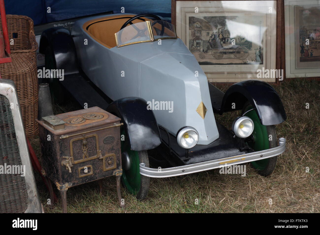 Vintage Renault auto pedale a Beaulieu Autojumble Foto Stock