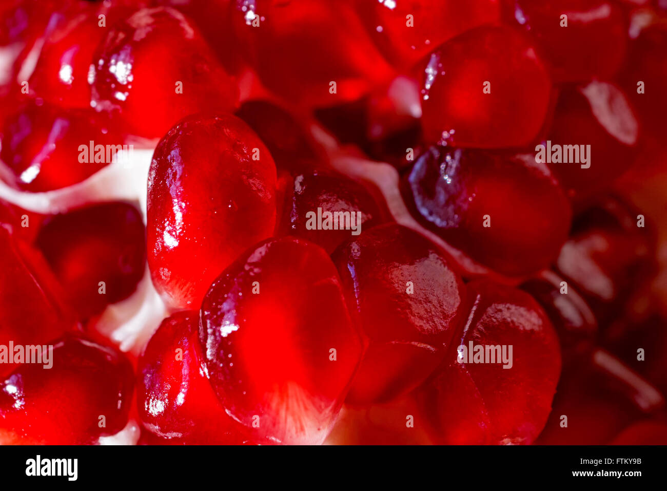 Ripe rosso semi di melograno closeup Foto Stock