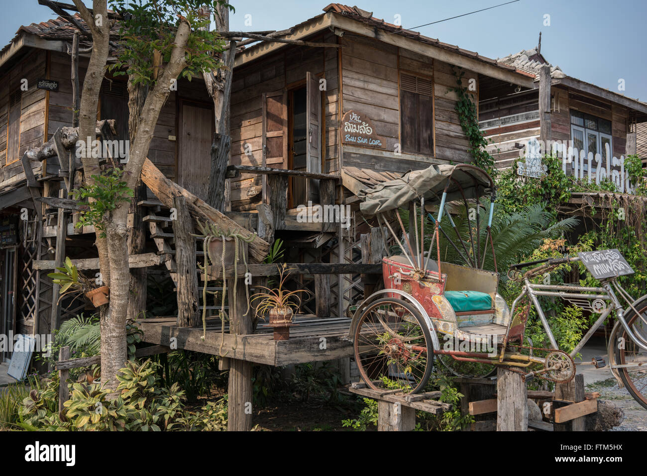 Tradizionale casa di legno nella provincia di Loei, Thailandia Foto Stock