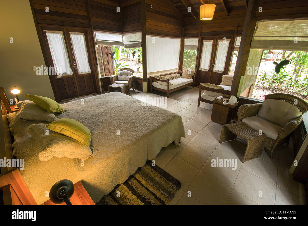 Camera in hotel installato nella foresta amazzonica Foto Stock