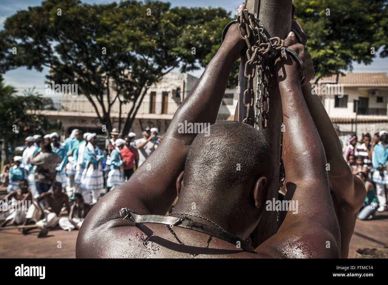 Allestimento di schiavitù effettuati da persone residenti in commemorazione dell abolizione della schiavitù Foto Stock